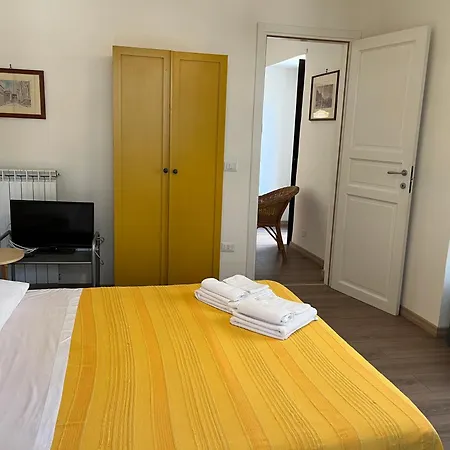 L' Angolo Dei Benedettini * Catania